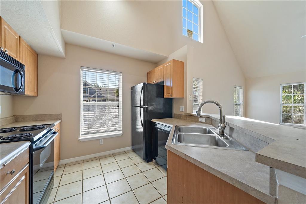 5540 Rosehill Road, Unit 201 Sarasota, FL 34233 - Photo 15 of 52