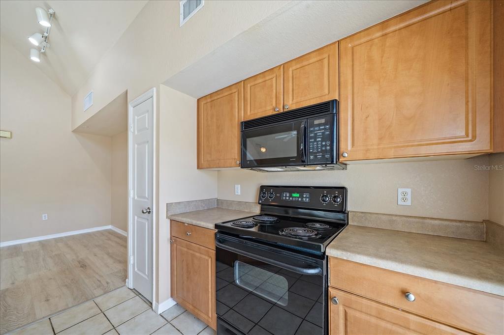 5540 Rosehill Road, Unit 201 Sarasota, FL 34233 - Photo 16 of 52