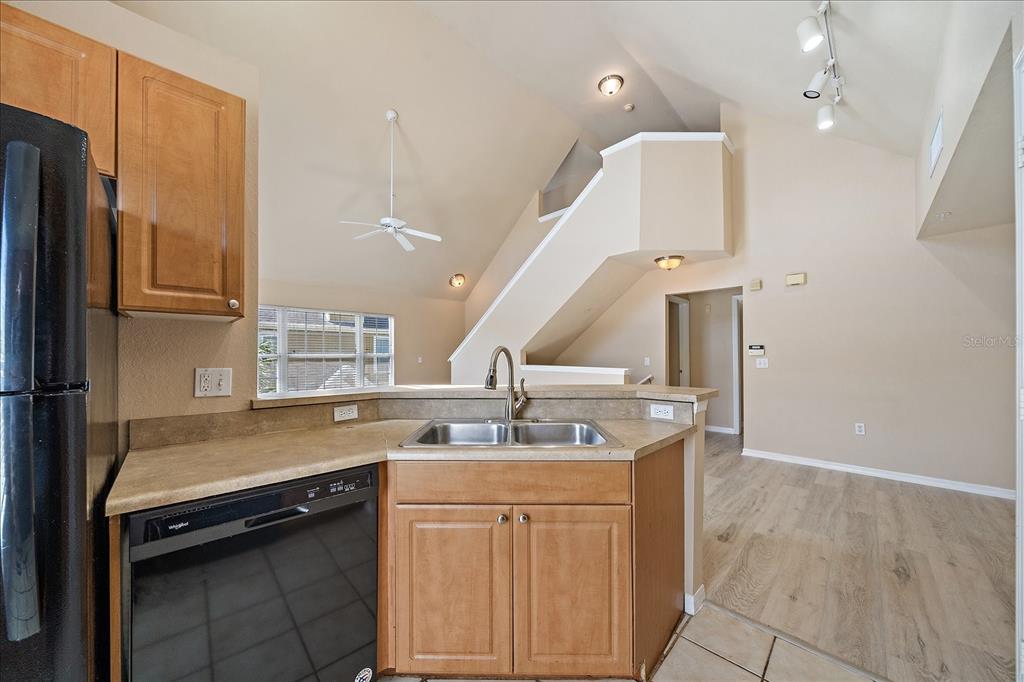 5540 Rosehill Road, Unit 201 Sarasota, FL 34233 - Photo 18 of 52