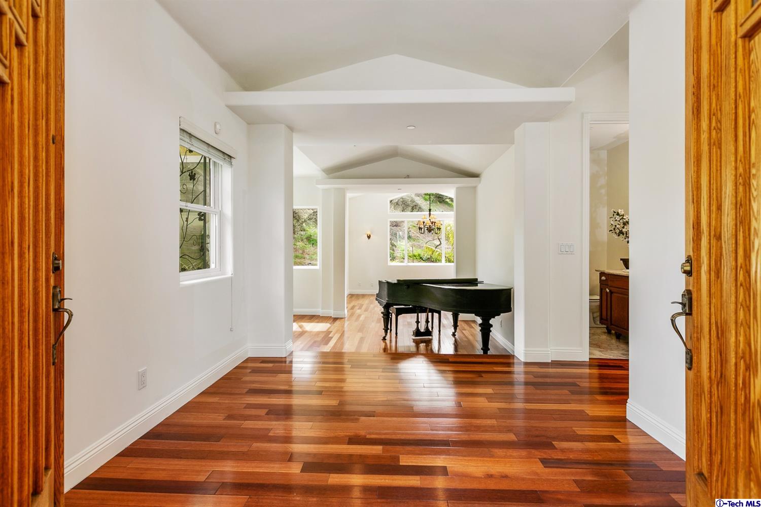 7150 Estepa Drive Tujunga, CA 91042 - Photo 7 of 61