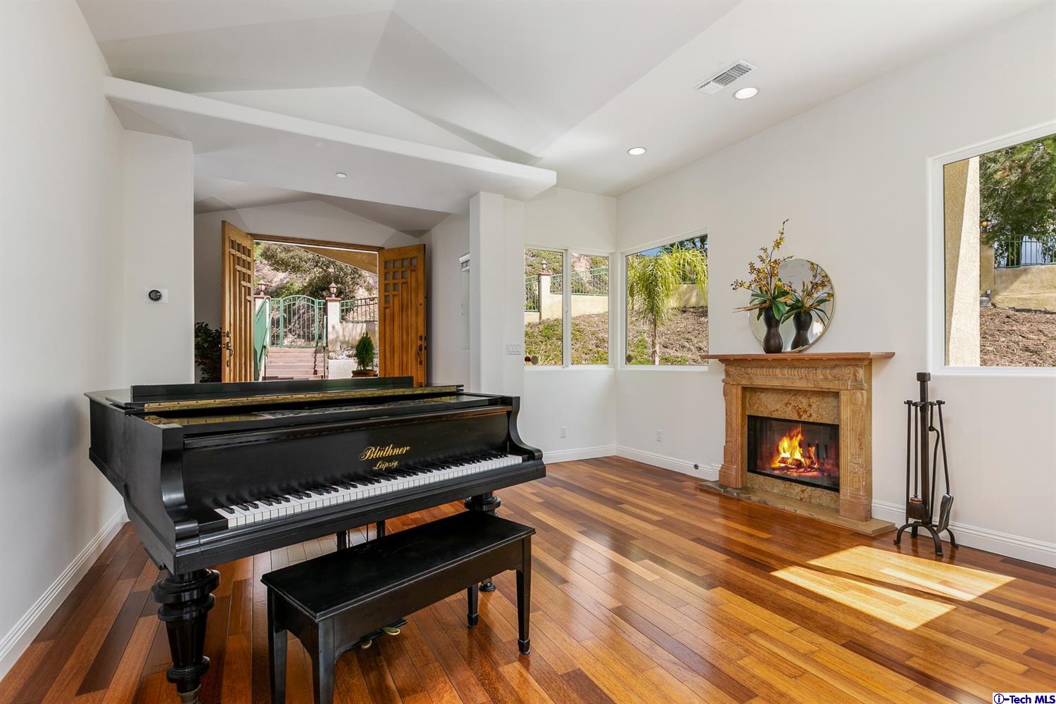 7150 Estepa Drive Tujunga, CA 91042 - Photo 9 of 61