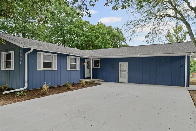 $284,900 | 1001 West Dianne Lane, Mahomet, IL 61853