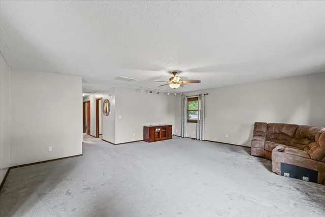 $284,900 | 1001 West Dianne Lane, Mahomet, IL 61853