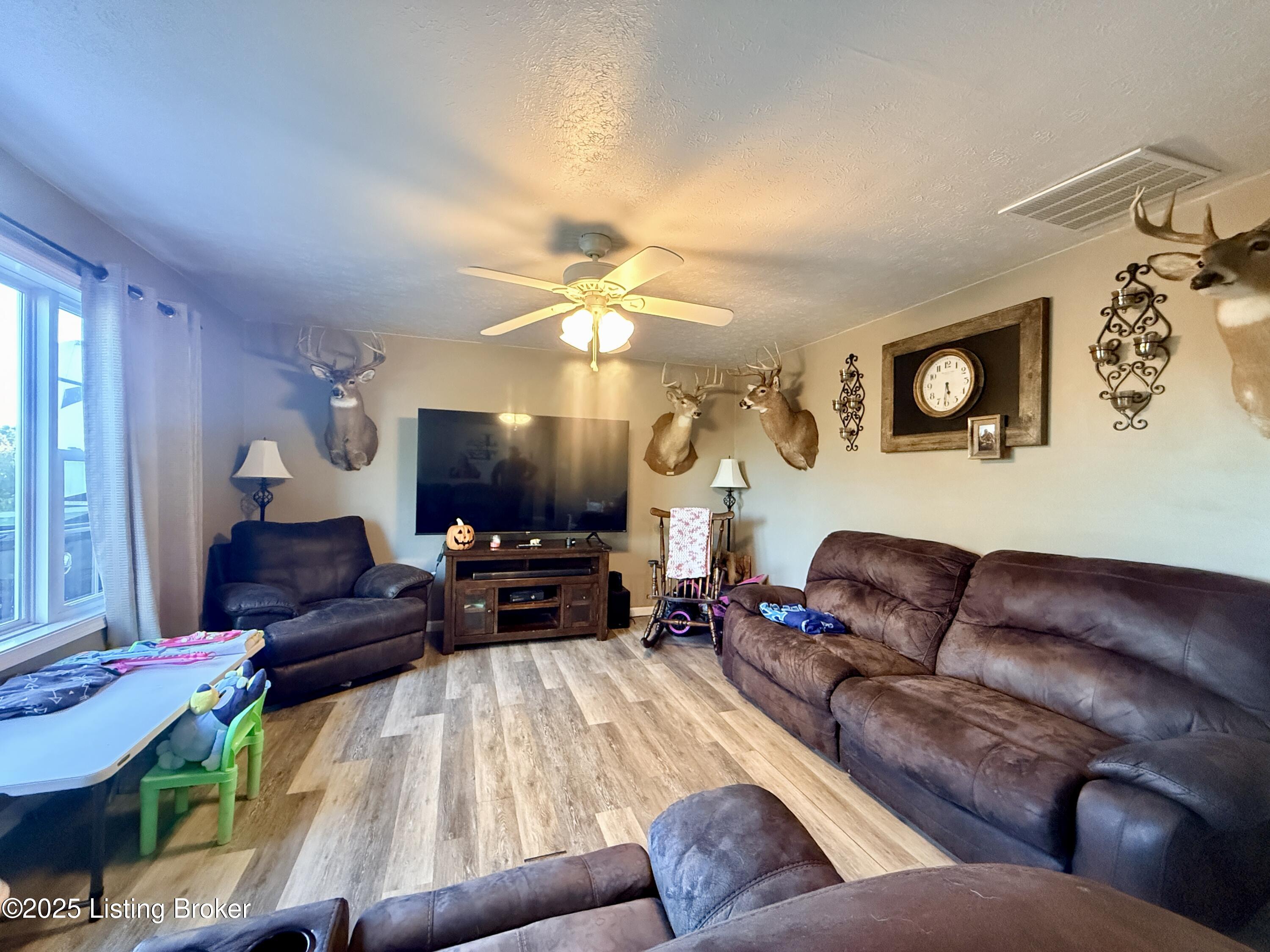 9686 Lawrenceburg Road Chaplin, KY 40012 - Photo 6 of 27 IMG_9004