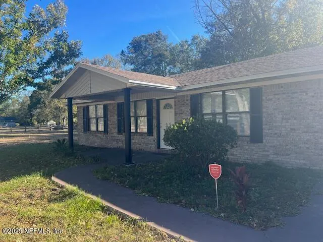 a view of a house with a backyard