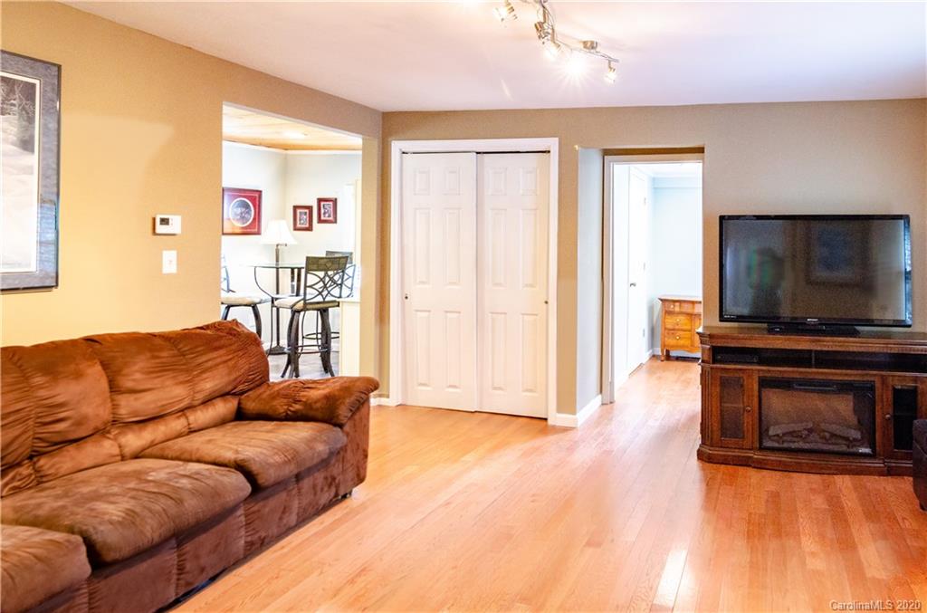 95 Lookout Road Asheville, NC 28804 - Photo 14 of 30 Gallery Image 14