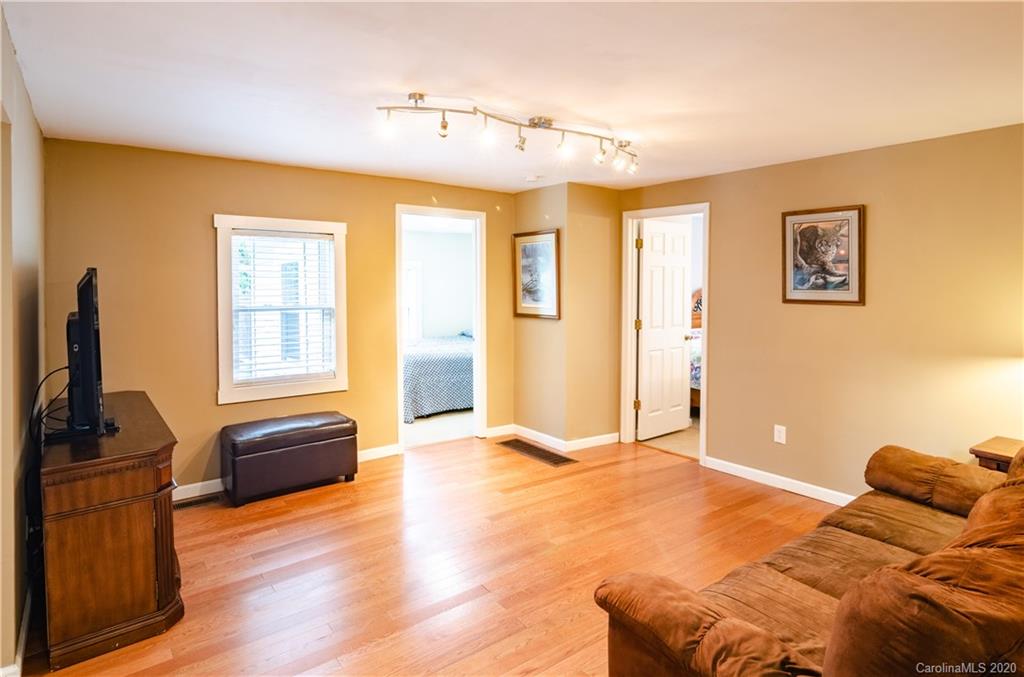95 Lookout Road Asheville, NC 28804 - Photo 16 of 30 Gallery Image 16