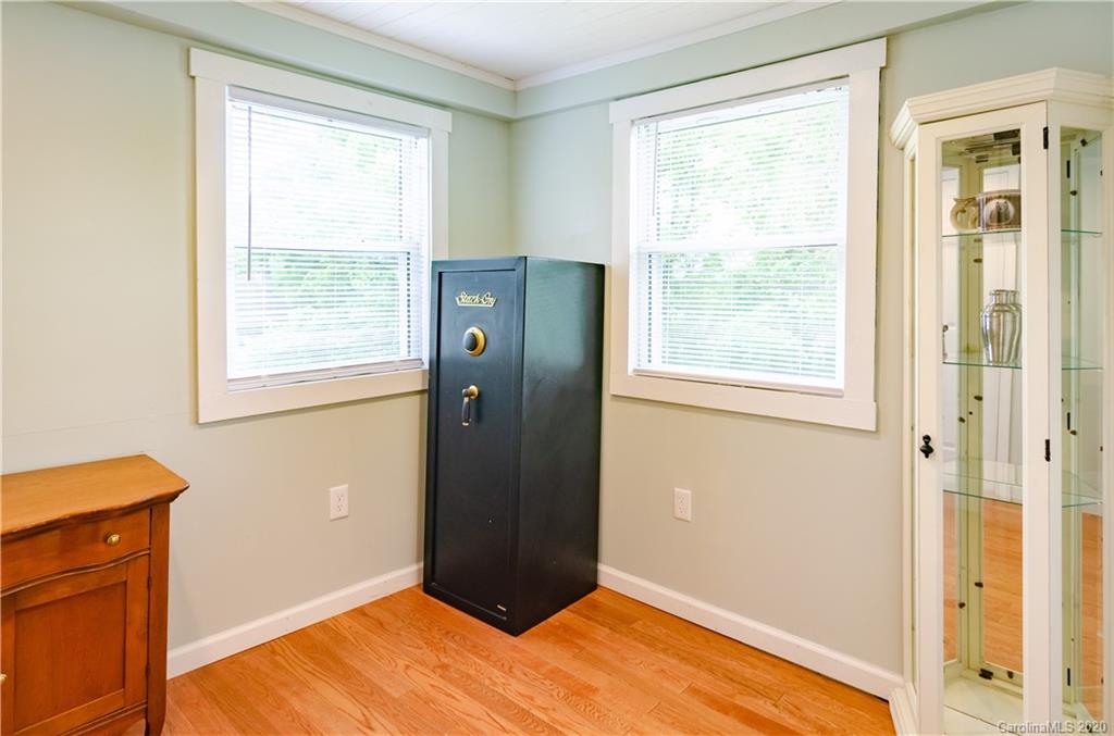 95 Lookout Road Asheville, NC 28804 - Photo 19 of 30 Gallery Image 19