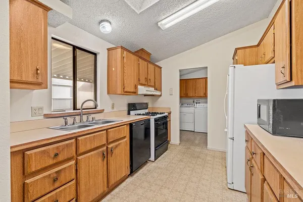 $159,900 | 8147 Willow Street, Windsor, CA 95492