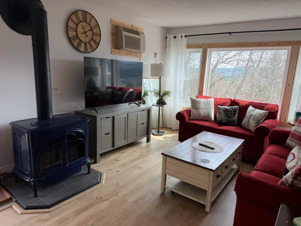 $3,000 | 220 Mountainside Drive, Unit 402, Stowe, VT 05672
