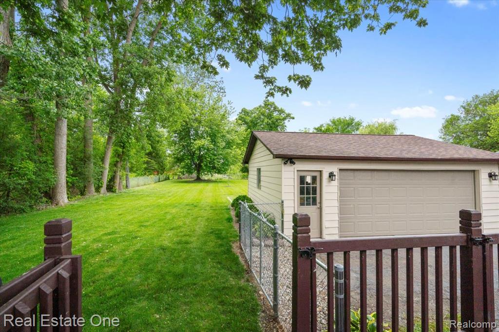 20558 Meridian Road Grosse Ile, MI 48138 - Photo 22 of 26