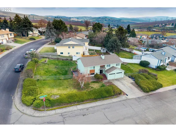 $489,000 | 3540 Royal Crest Drive East, The Dalles, OR 97058