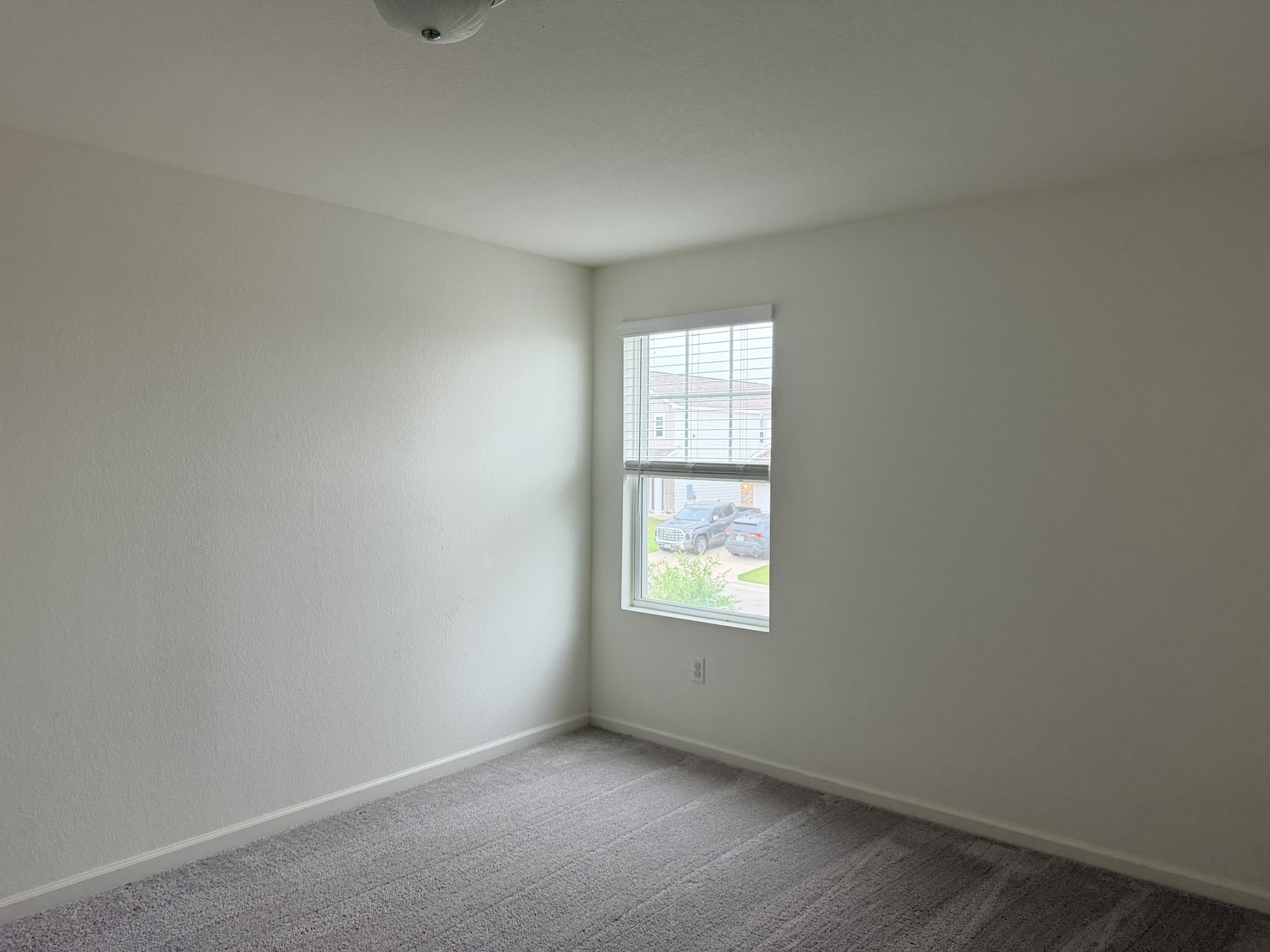 414 Line Of Fire Way Jarrell, TX 76537 - Photo 14 of 30 Gallery Image 14