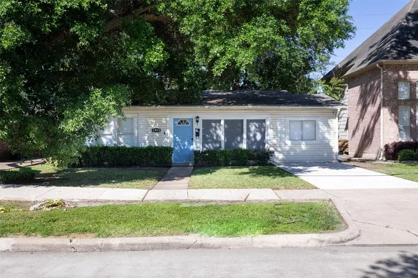 $2,500 | 5808 Community Drive, Houston, TX 77005