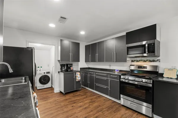 $2,500 | 5808 Community Drive, Houston, TX 77005