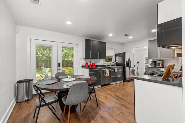 $2,500 | 5808 Community Drive, Houston, TX 77005