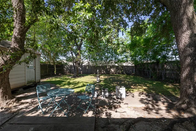 a kitchen with granite countertop lots of counter top space