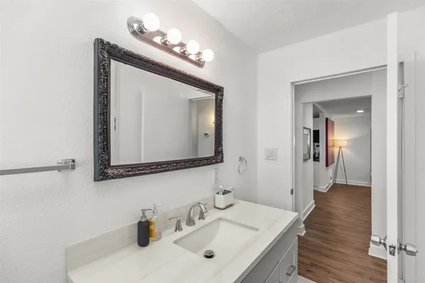 $2,500 | 5808 Community Drive, Houston, TX 77005