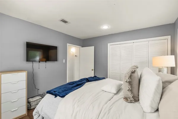 $2,500 | 5808 Community Drive, Houston, TX 77005