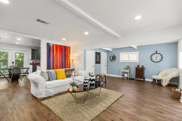 $2,500 | 5808 Community Drive, Houston, TX 77005