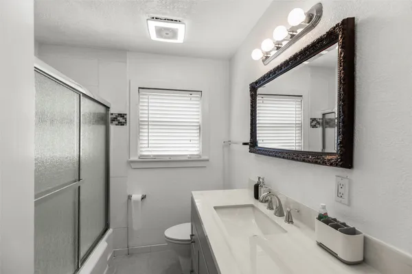 $2,500 | 5808 Community Drive, Houston, TX 77005