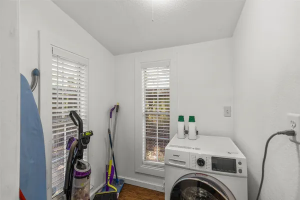 $2,500 | 5808 Community Drive, Houston, TX 77005