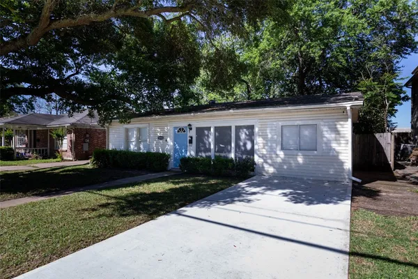 $2,500 | 5808 Community Drive, Houston, TX 77005