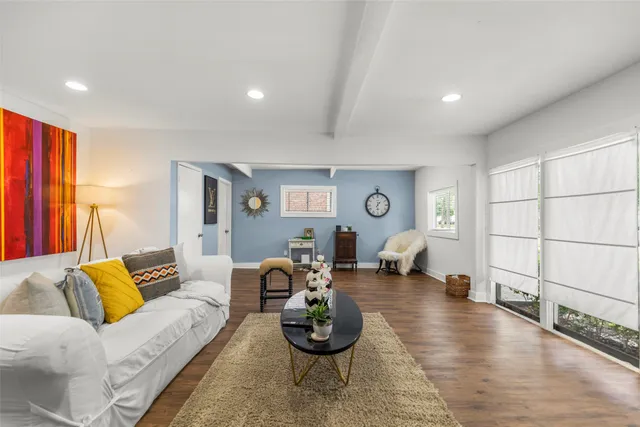 a view of house with a yard