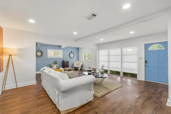 $2,500 | 5808 Community Drive, Houston, TX 77005