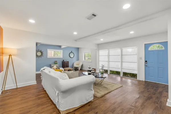 $2,500 | 5808 Community Drive, Houston, TX 77005