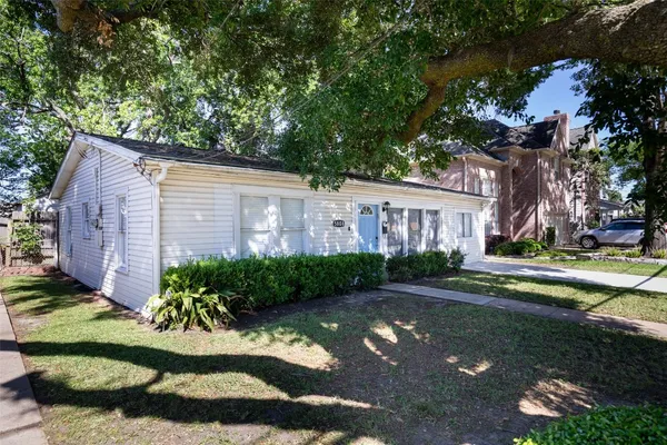 $2,500 | 5808 Community Drive, Houston, TX 77005