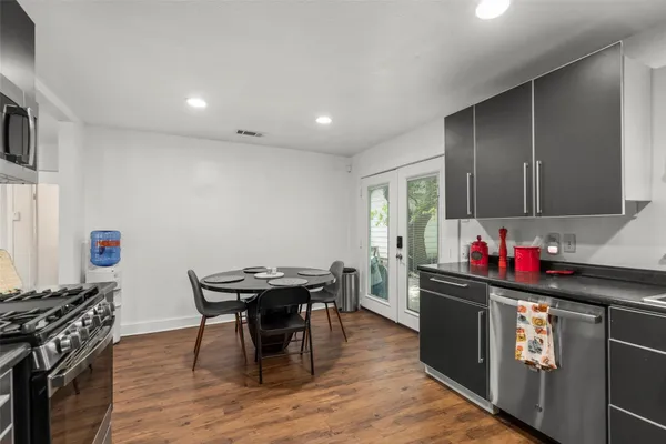 $2,500 | 5808 Community Drive, Houston, TX 77005