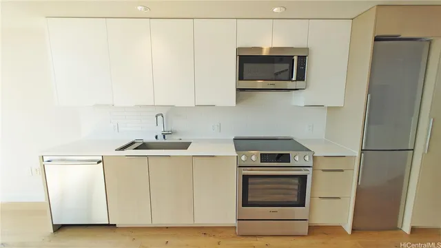 $2,900 | 1001 Queen Street, Unit 2710, Honolulu, HI 96814