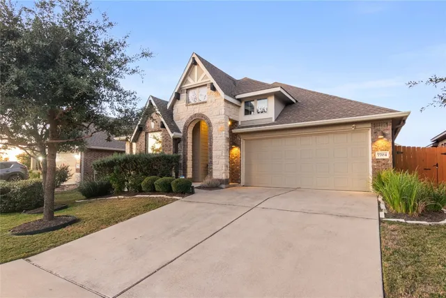 $2,800 | 7704 Vista Mejor Drive, Austin, TX 78744