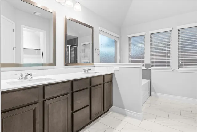 $2,800 | 7704 Vista Mejor Drive, Austin, TX 78744