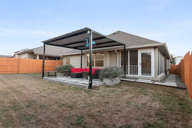 $2,800 | 7704 Vista Mejor Drive, Austin, TX 78744