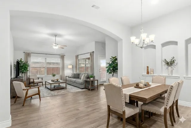 $2,800 | 7704 Vista Mejor Drive, Austin, TX 78744