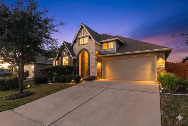 $2,800 | 7704 Vista Mejor Drive, Austin, TX 78744