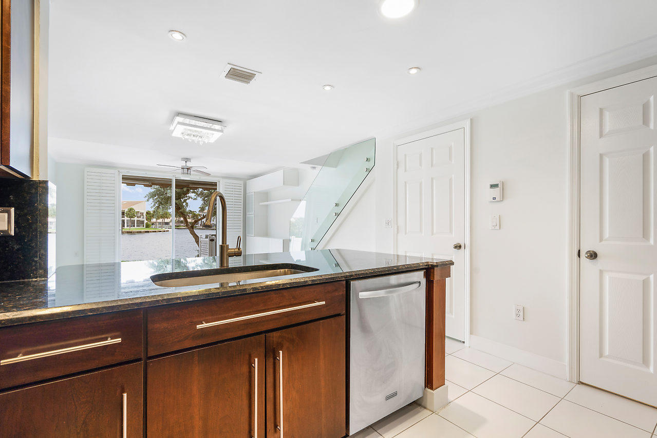 880 Jeffery Street, Unit 880 Boca Raton, FL 33487 - Photo 17 of 32 021-880EJefferySt-DelrayBeach-FL-small