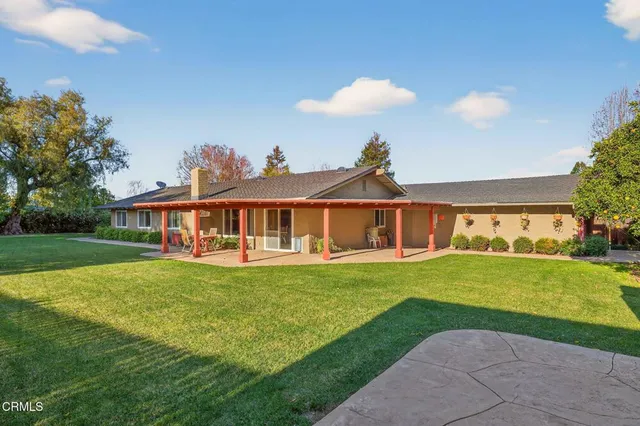 a view of a house with a backyard