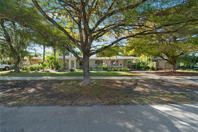 $3,850 | 16102 Southwest 98th Avenue, Miami, FL 33157