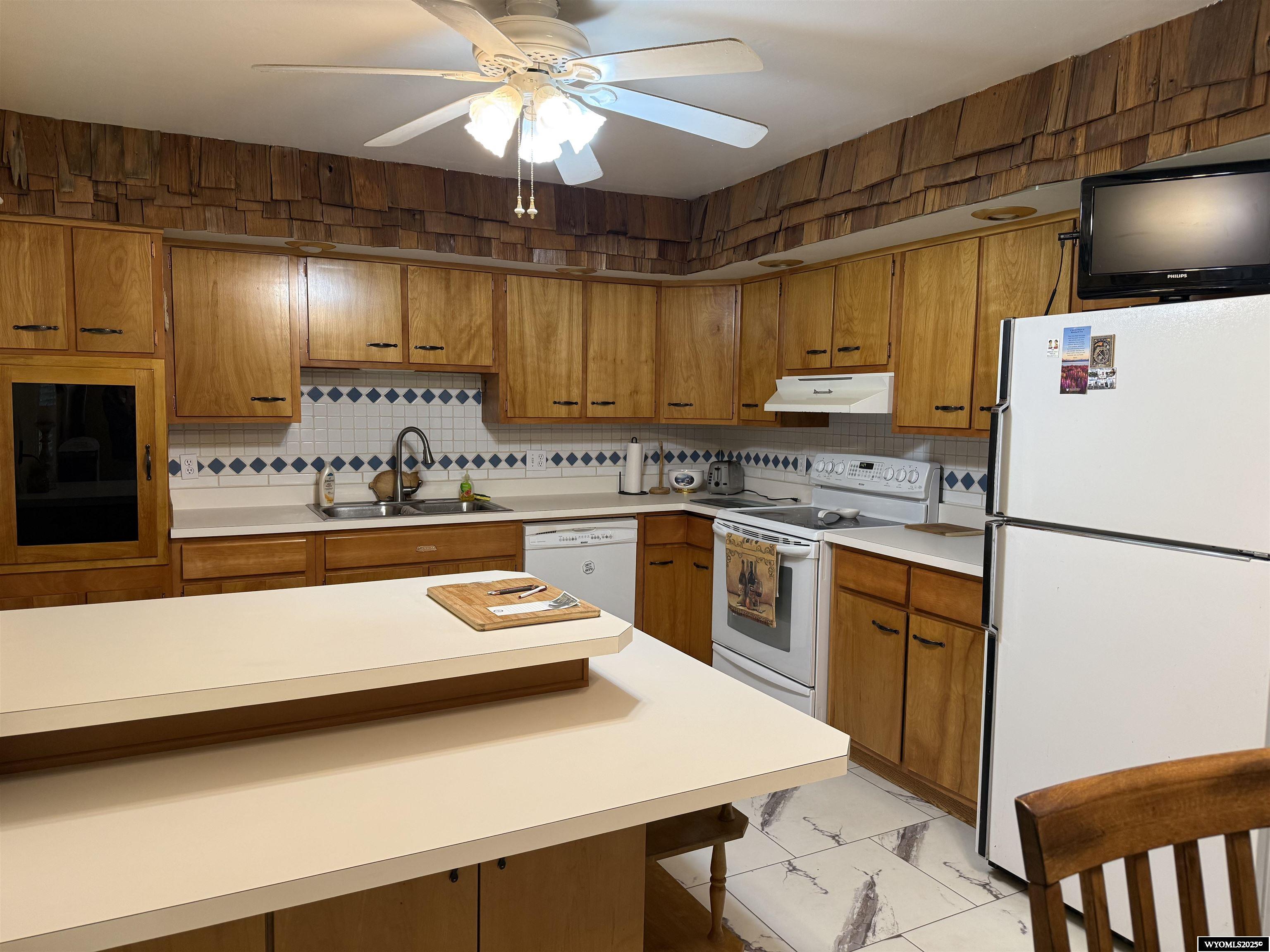 112 Susan Kay Avenue Thermopolis, WY 82443 - Photo 9 of 29