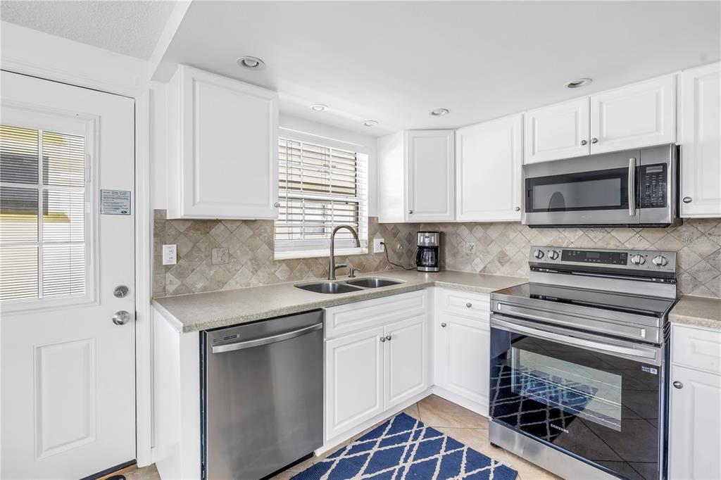 6150 Midnight Pass Road, Unit V38 Sarasota, FL 34242 - Photo 7 of 53