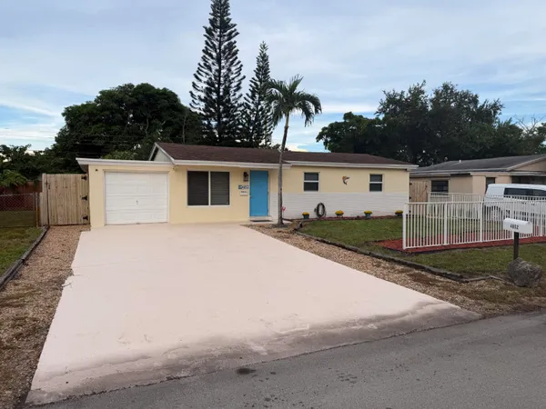 $2,950 | 4852 Southwest 44th Terrace, Dania Beach, FL 33314