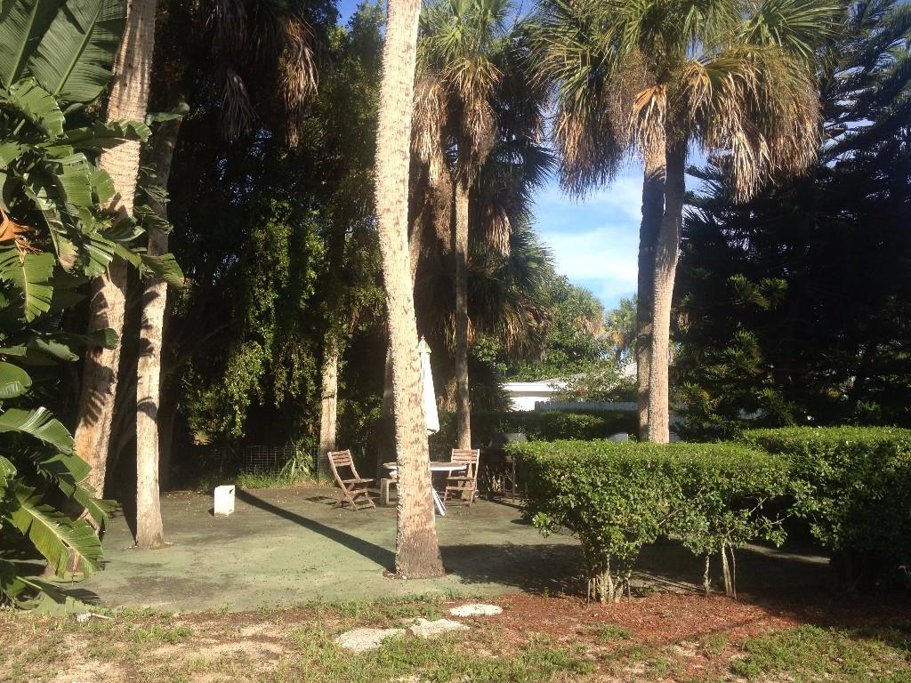 835 Acacia Road Vero Beach, FL 32963 - Photo 5 of 36 Gallery Image 5