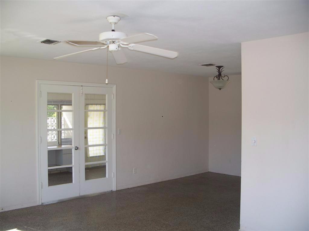 835 Acacia Road Vero Beach, FL 32963 - Photo 9 of 36 Gallery Image 9