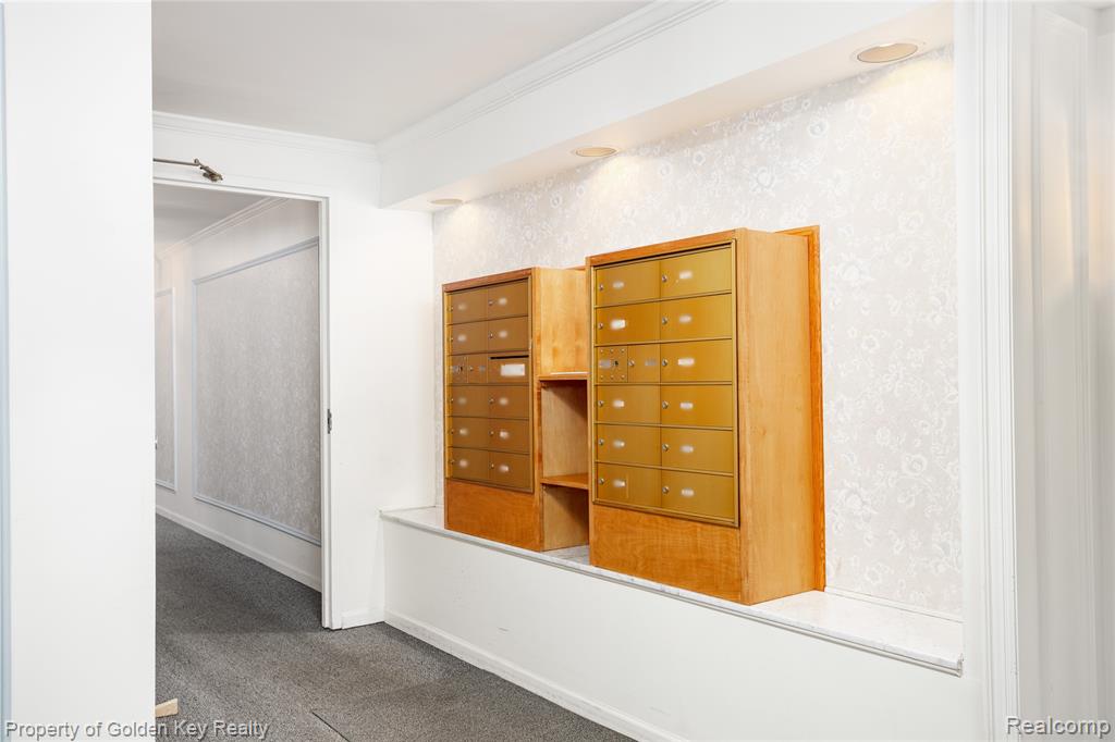 19710 West Thirteen Mile Road, Unit 102 Franklin, MI 48025 - Photo 6 of 33