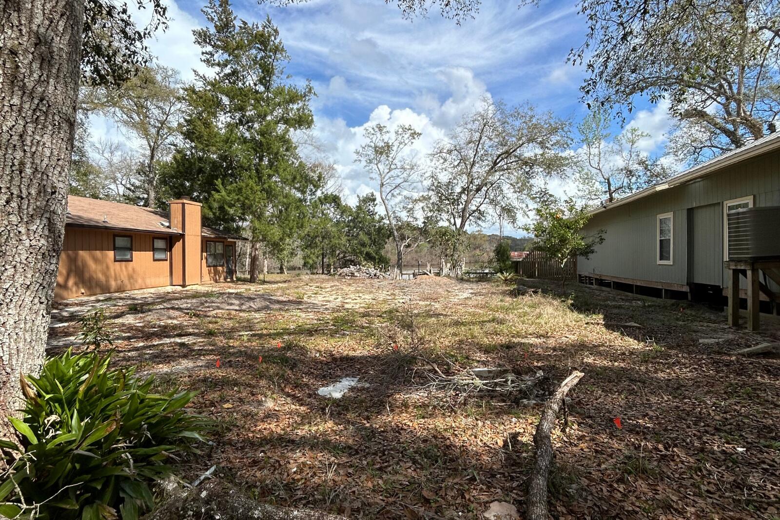 338 Howell Bluff Road Ponce de Leon, FL 32455 - Photo 7 of 8 a backyard of a house with large trees