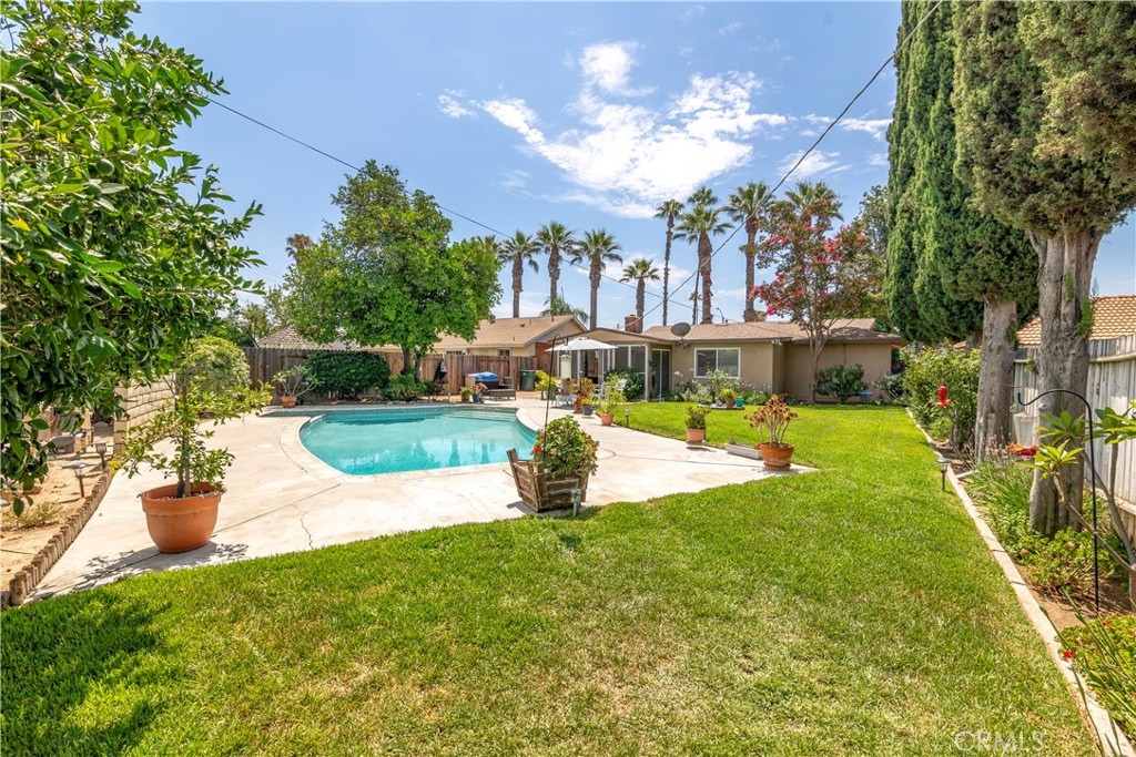 10409 Pendleton Street Riverside, CA 92505 - Photo 29 of 35 a view of a house with swimming pool and a yard