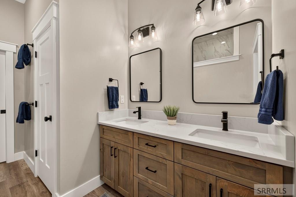 3237 South Chartwell Garden Ammon, ID 83406 - Photo 25 of 64 Master Bathroom